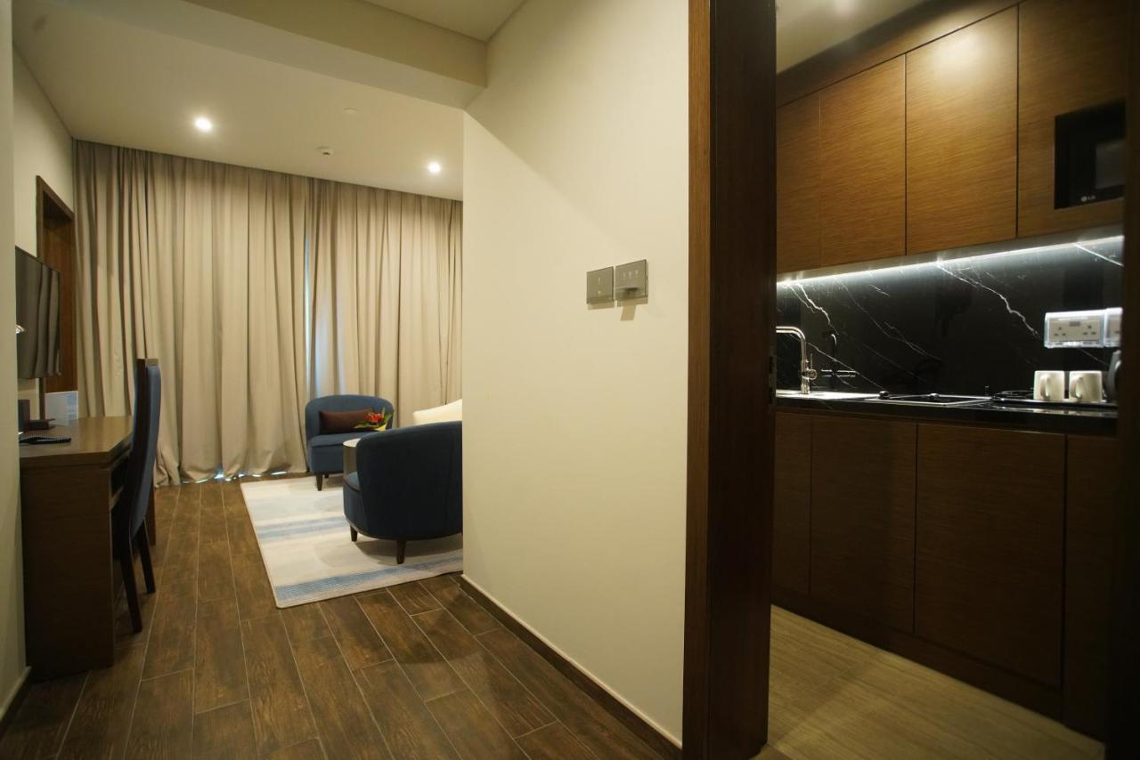C - Hotel And Suites Doha Exteriör bild