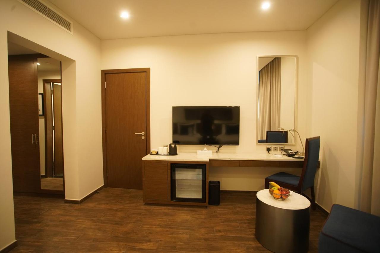 C - Hotel And Suites Doha Exteriör bild