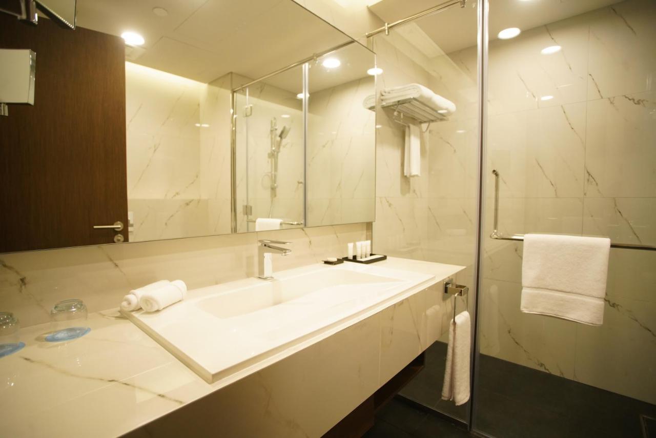 C - Hotel And Suites Doha Exteriör bild